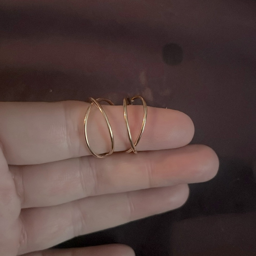 Stylish gold ring